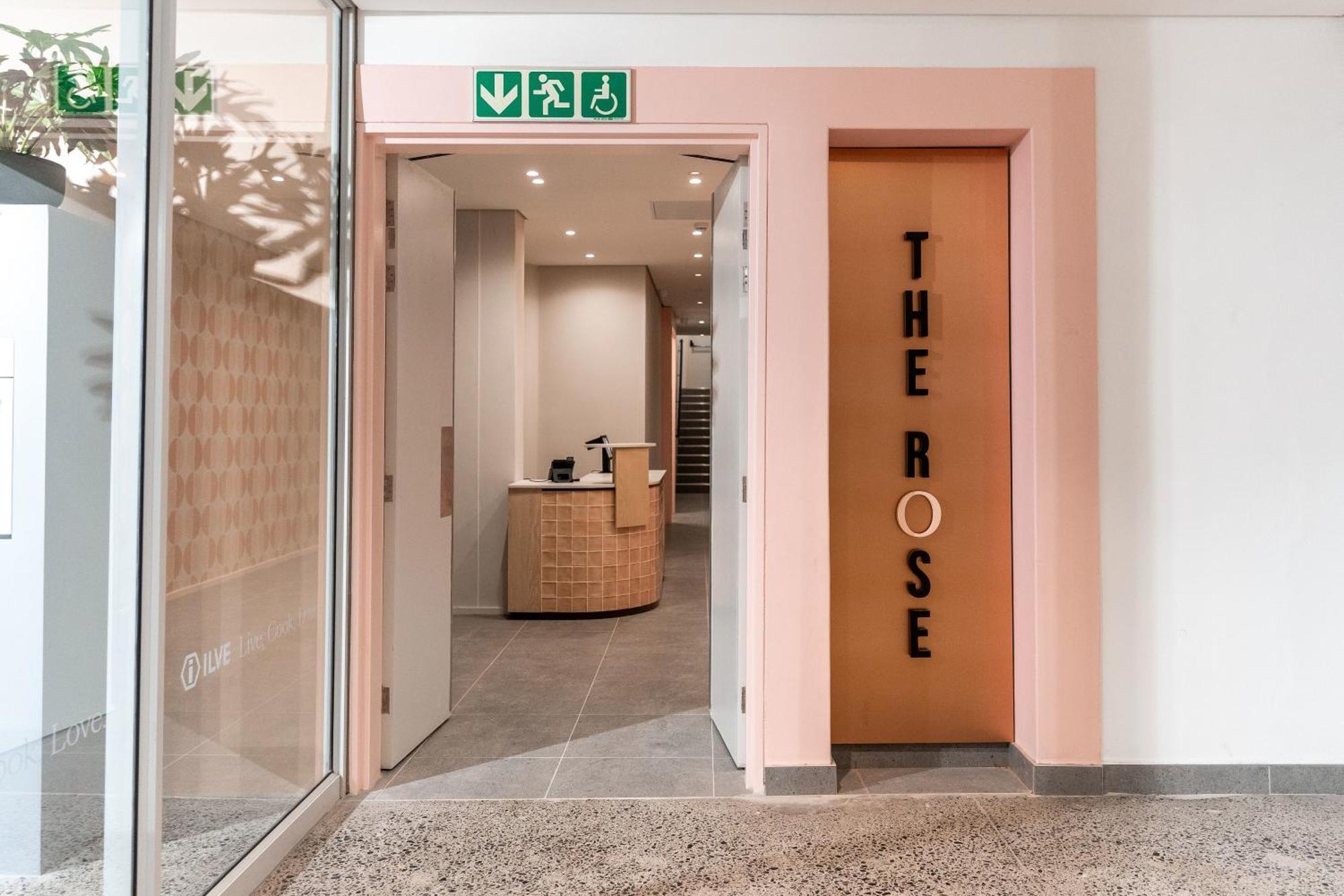 The Rose 204: Studio Apartment With Rooftop Pool 开普敦 外观 照片